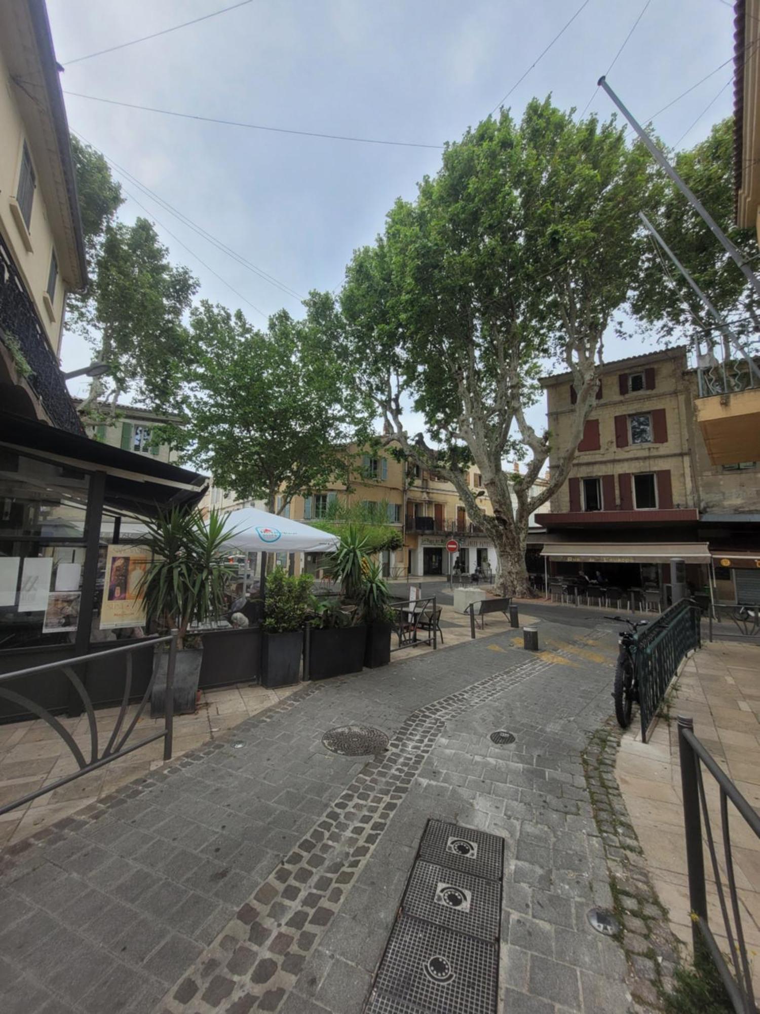 La Lavande Istres Buitenkant foto